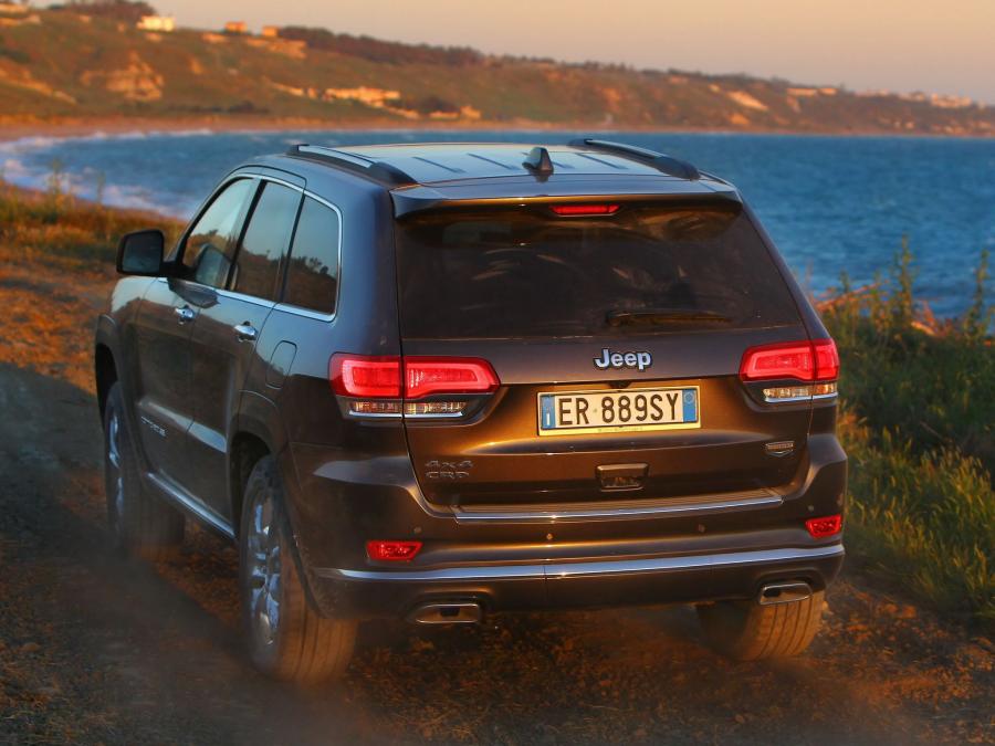  Jeep Grand Cherokee Summit 2013 года  (EU) (фото 9 из 16)